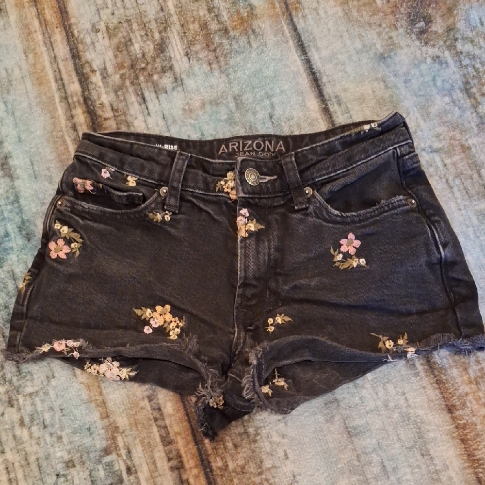 🔥🔥CLEARANCE🔥🔥 Arizona Jean Co. Black Jean Shorts with Floral Accents Size 0